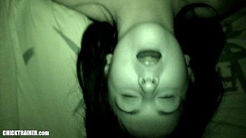 play Un'adolescente filmata di notte quando fa un pompino e fa sesso nel culo