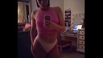 play Sexy latina che ti chiama per darle il culo