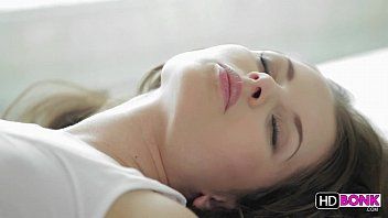 play Carina giovane donna con splendida figa