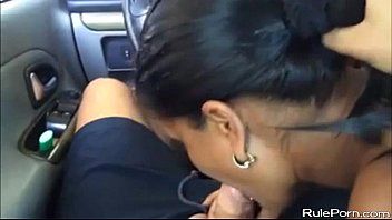 play Porno met volwassen Roemeense amateurs die seks hebben in auto's