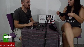 play Brutalna brunetka wiąże męża i uprawia seks w jego ramionach