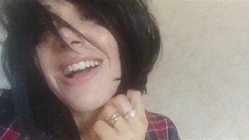 play Xnxx con sorella e fratello filmati con telecamera nascosta bruna con i capelli profondi ha un bel culo