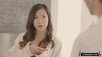 play Asiatica pitica da masaj erotic si futai cu finalizare in pizda
