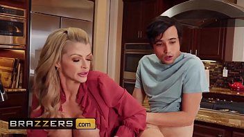 play Milf aos 43 quer o pau de uma adolescente de 17