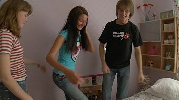 play Amateur threesome with women penetrated by colleague with big cock