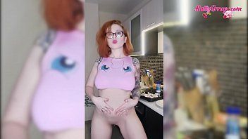 play Surioara face o sex oral si apoi e penetrata nebuneste cu orgasm