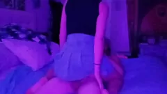 play Une salope aux gros seins chevauche une bite bien dure dans un sexe brutal en cow-girl