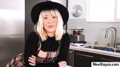 play Rondborstige blonde tiener Jessie Saint's intense panty pov fuck sessie met stiefbro