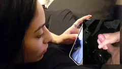 play Niedliche Teen GF reagiert auf die massiven Schwänze ihrer BF ihrer Freunde