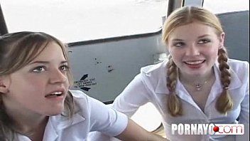 play Doua eleve adolescente cu tate mici penetrata de proful de sport